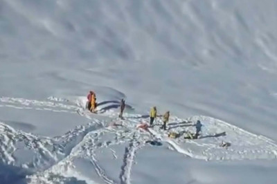 Rescuers search for 14 missing after Himlung avalanche
