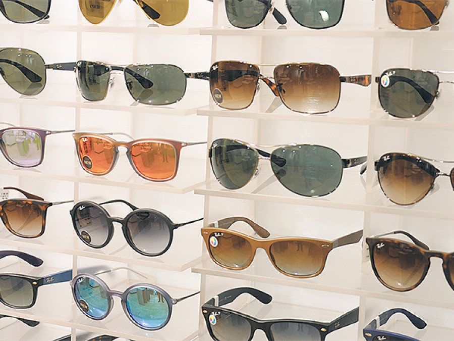 Sunglasses make hot sales amid heat
