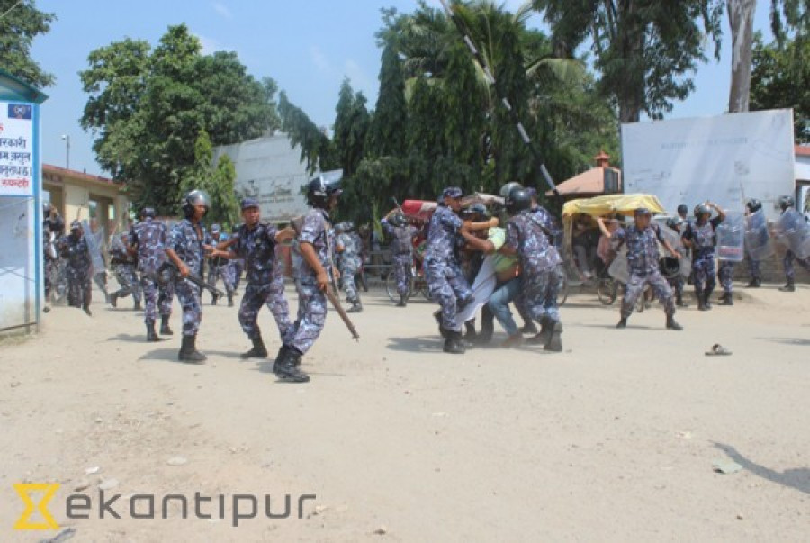 Bhairahawa entry point tense as protesters rain stones at security personnel, 2 DSPs among 8 cops injured 