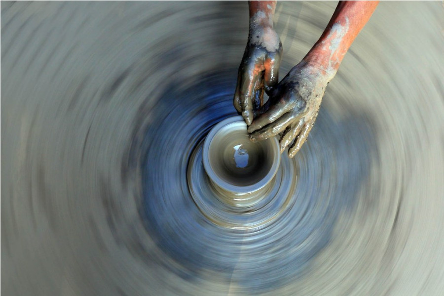 The old man and the pottery wheel (photo feature)