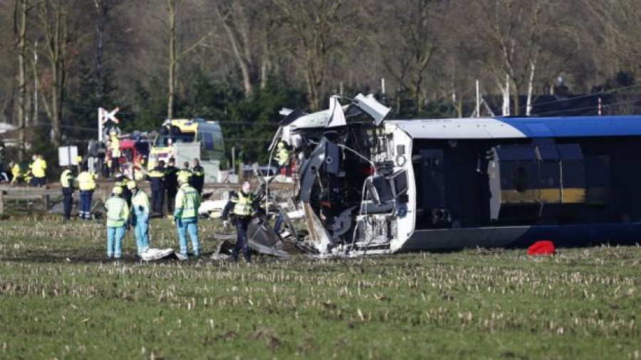 Dutch Train Derails At Dalfsen After Hitting Crane 