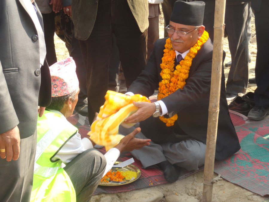 PM stresses amending constitution to garner all-side consensus for elections