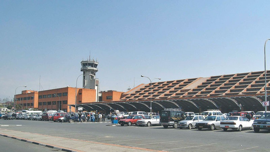 Turkish woman held with 302 gram hashish from TIA 