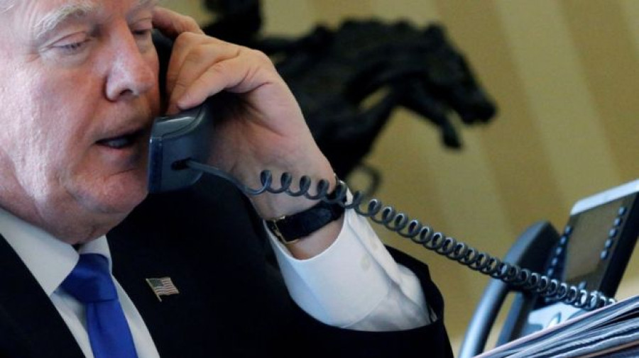 Trump Obama: FBI chief Comey 'rejects' phone tap allegation