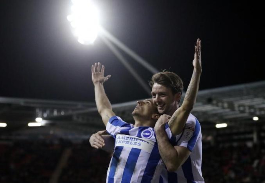 Brighton close gap as leaders Newcastle held