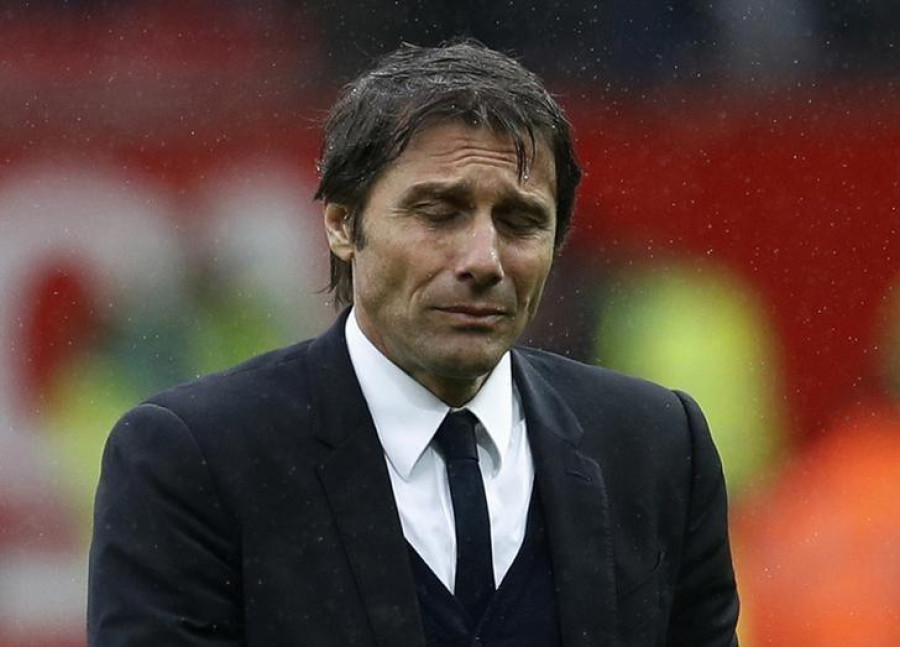 Conte takes blame after Chelsea fall at Old Trafford