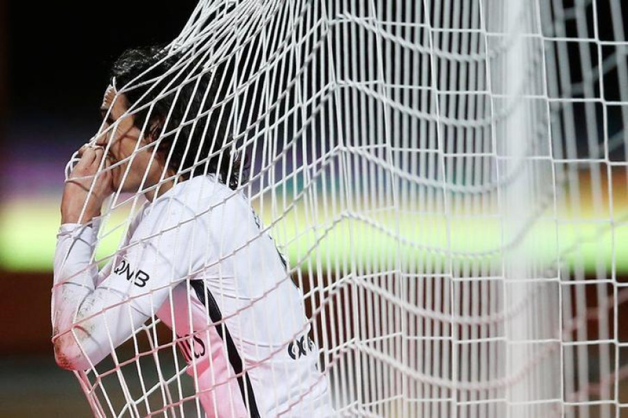 PSG begin recovery from Barca defeat with win at Lorient