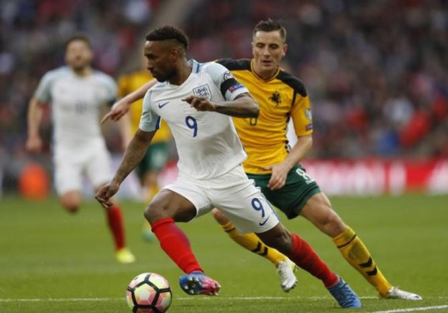 Defoe scores on return as England beat Lithuania