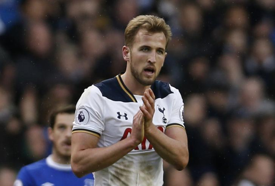Kane injury mars Spurs' stroll in last Cup tie at 'The Lane'