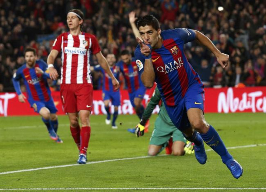 Suarez hero and villain as Barca reach King's Cup final