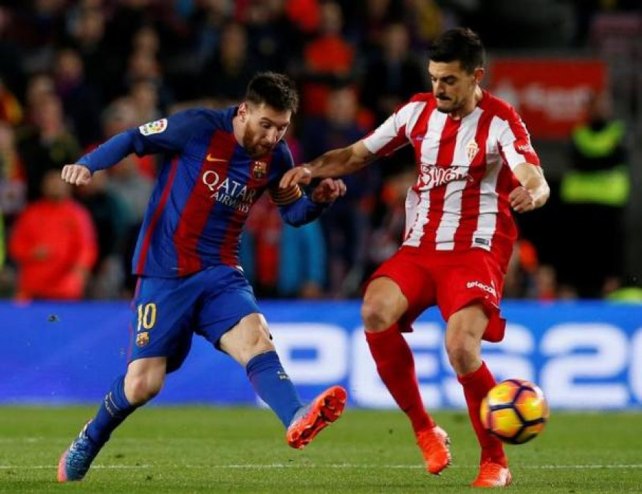 Barca run riot before coach bombshell, Real falter