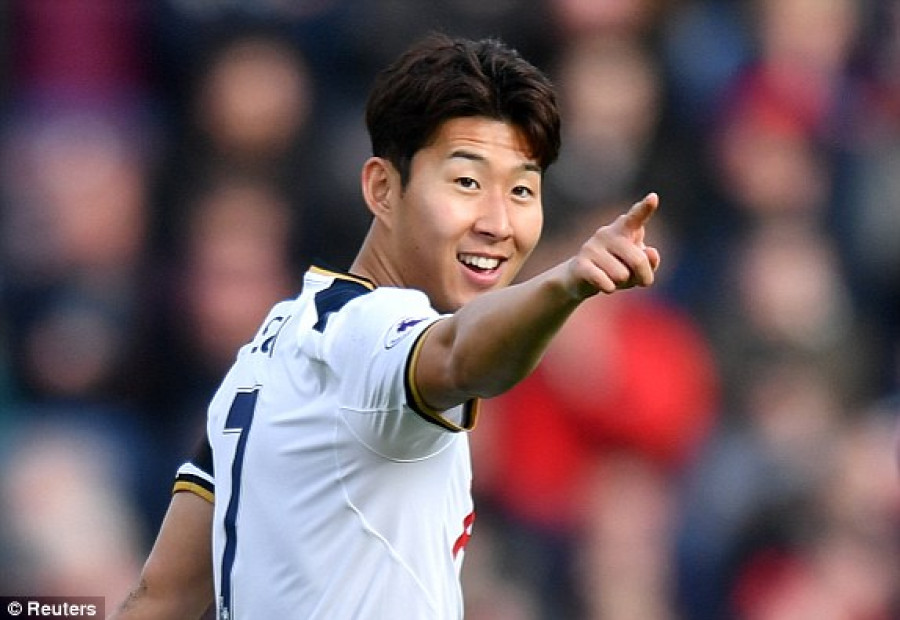 Chelsea suffer shock loss as Spurs close in