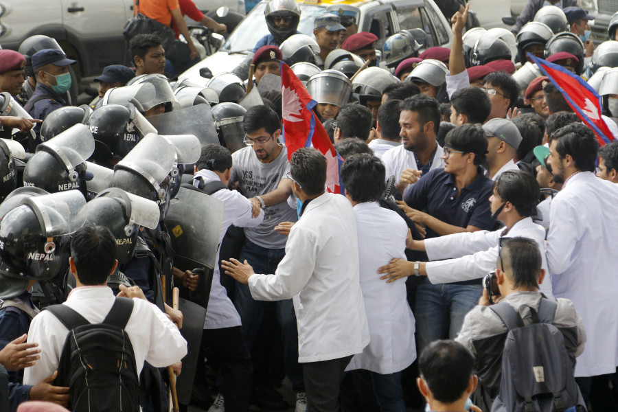 Police intervene in rally of docs, medical students; 25 arrested