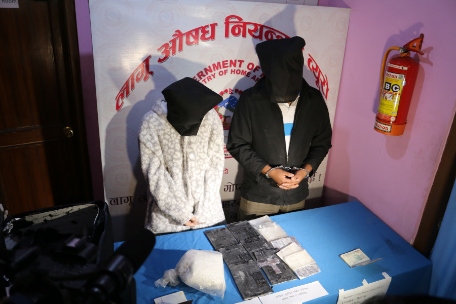 Two foreigners nabbed with 2 kg cocaine 