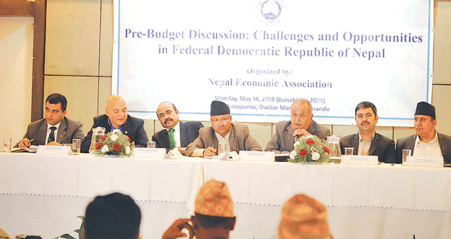 Economists bat for private sector-friendly policies