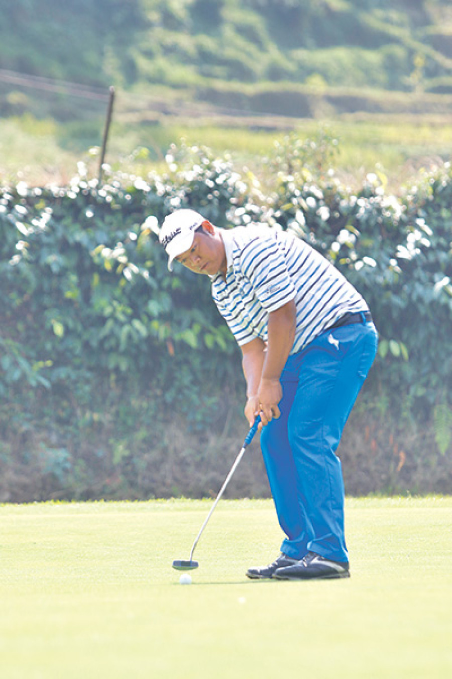 Shrestha closes in on title