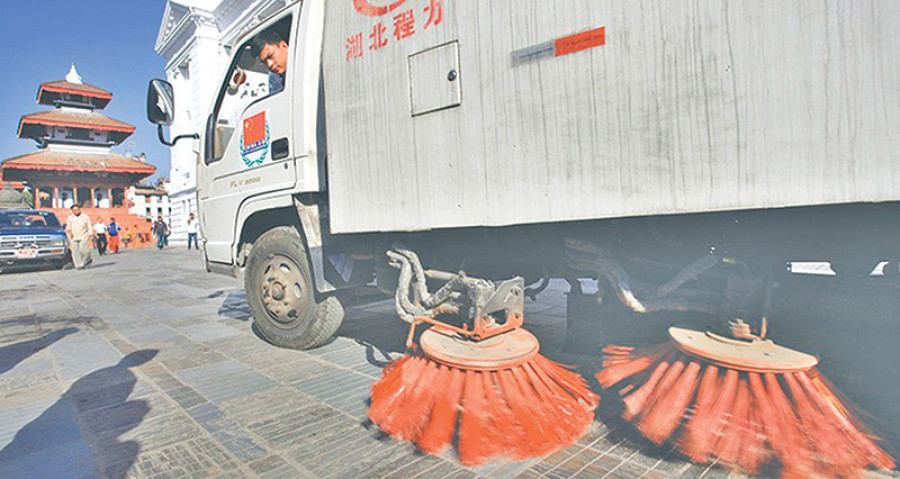 City to buy five modern road cleaning machines