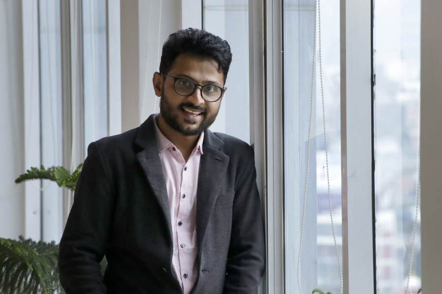 A reporter turns to music to tell stories of the common man 