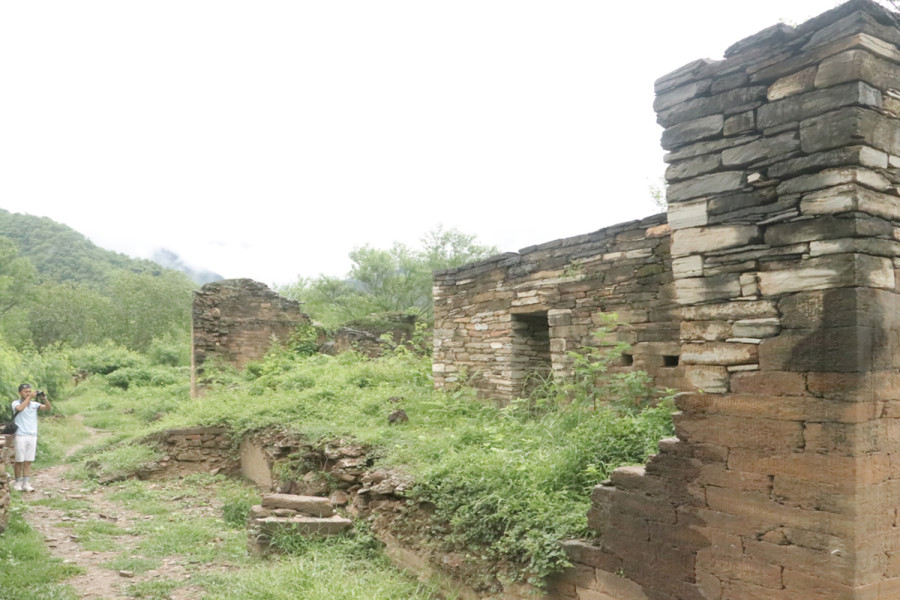 Ganairagauda Durbar in ruins for lack of conservation efforts