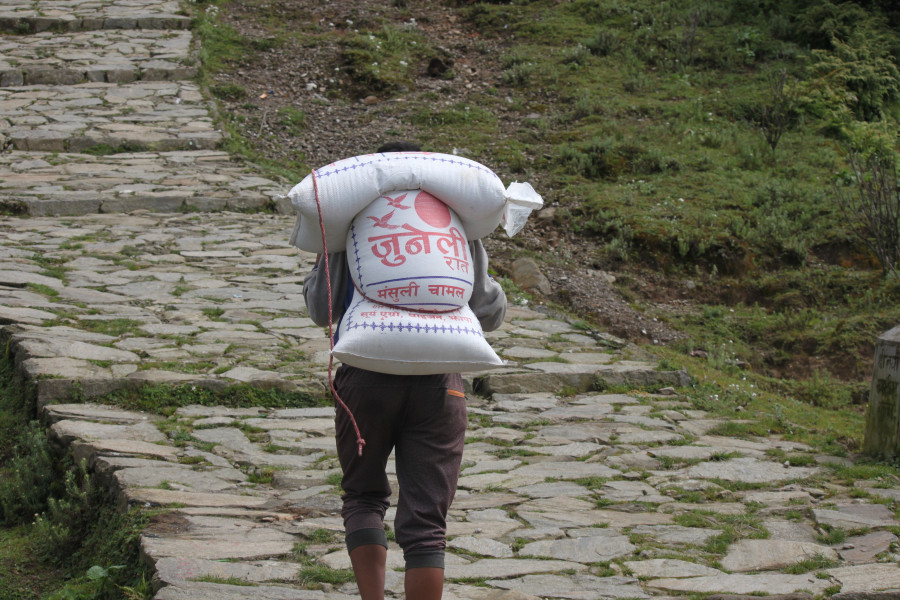 Food prices shoot up in Kanchenjunga area as Topethok-Ranipul road gets obstructed 