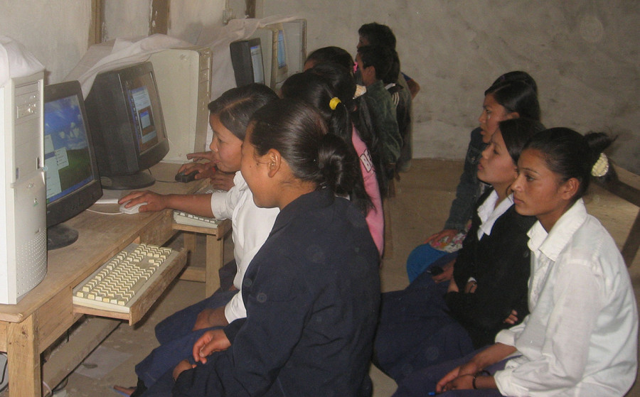 Telecom regulator calls on schools to sign up for ambitious IT lab project