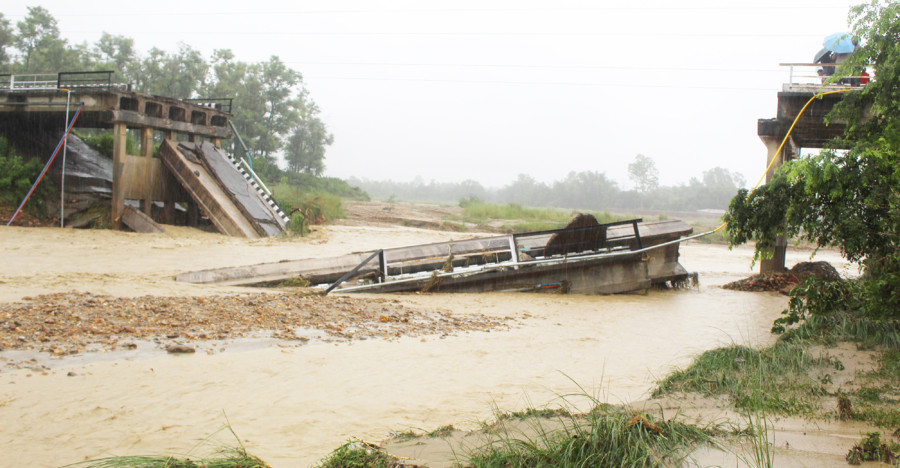Recovery of roads and bridges damaged by floods and landslides to cost Rs220 million