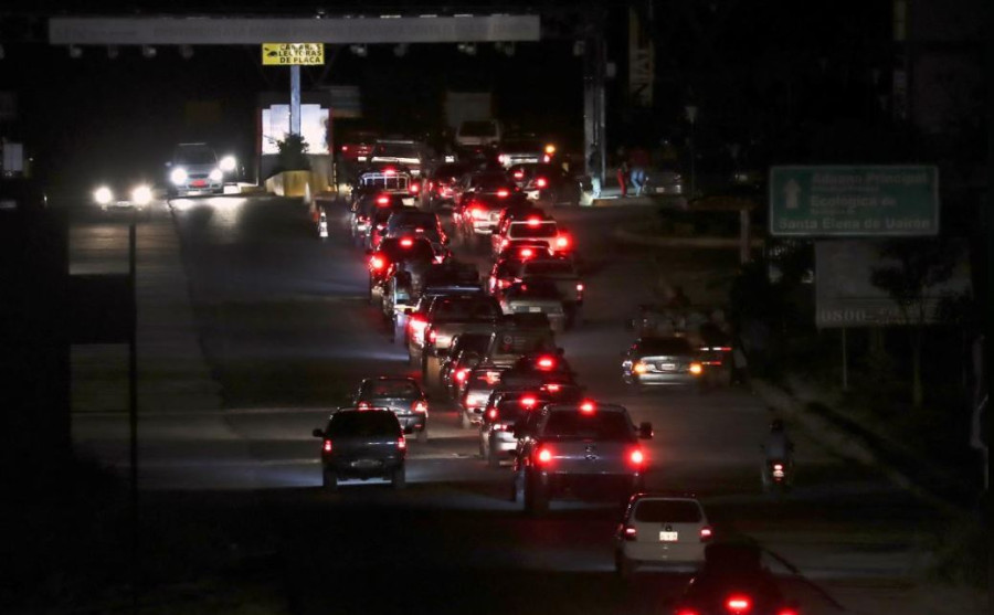 Venezuela's Maduro starts shutting borders to block humanitarian aid