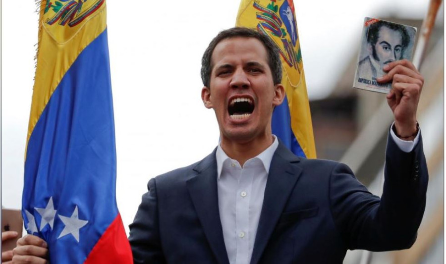 Maduro rival Guaido claims Venezuela presidency with U.S. backing
