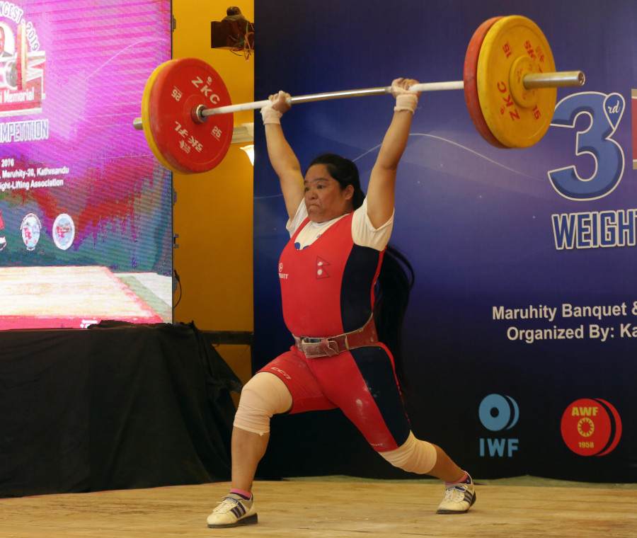 Records tumble on the final day of weightlifting championship