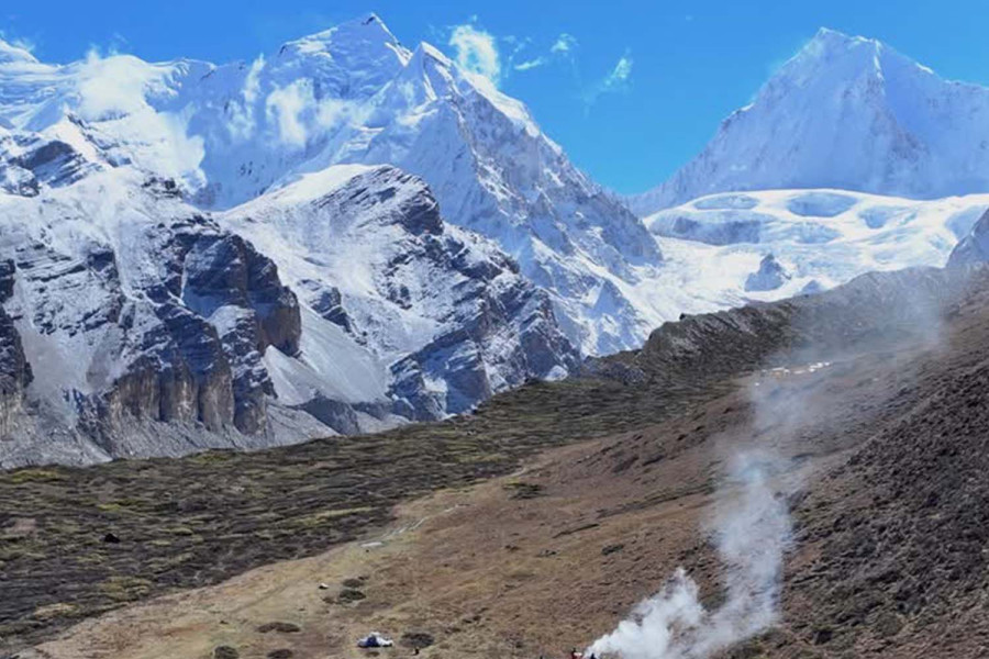 10 missing after avalanche hits Himlung Himal