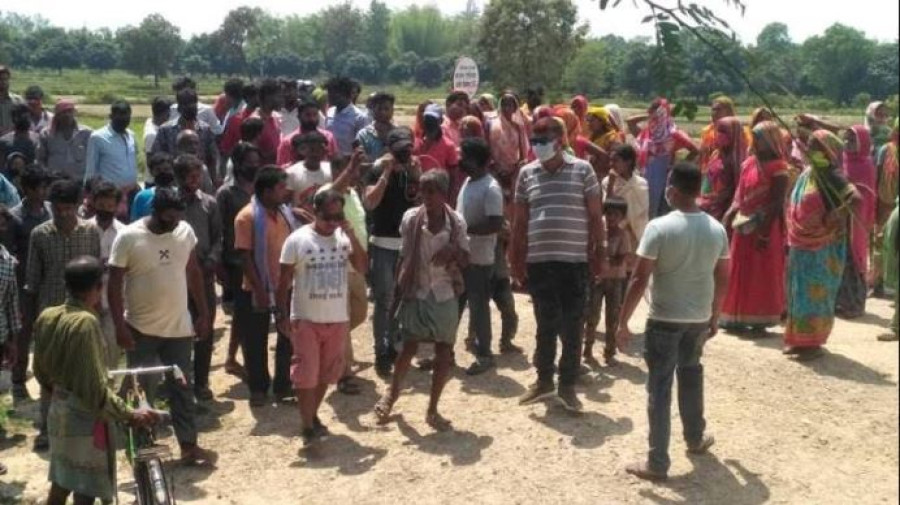 Four police personnel, three locals injured in clash over distribution of essentials