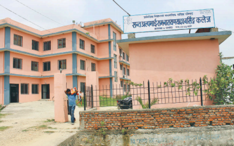 Infected people stay in quarantine centres for lack of isolation ward