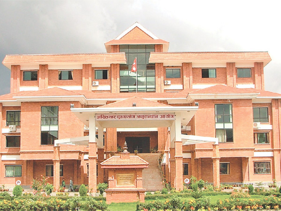 Nine people arrested for extorting property trader by posing as anti-graft agency officers