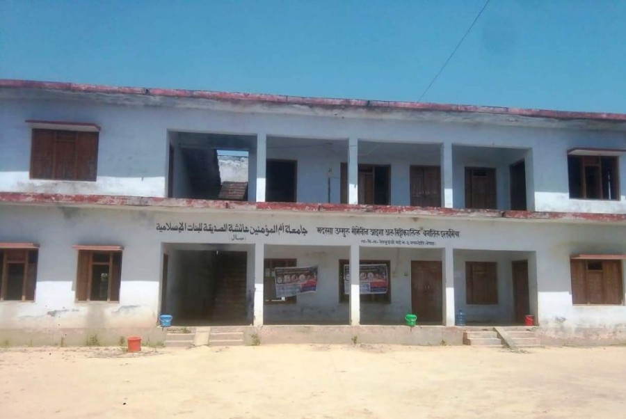  Recent returnees leave a quarantine facility in Rupandehi citing poor management