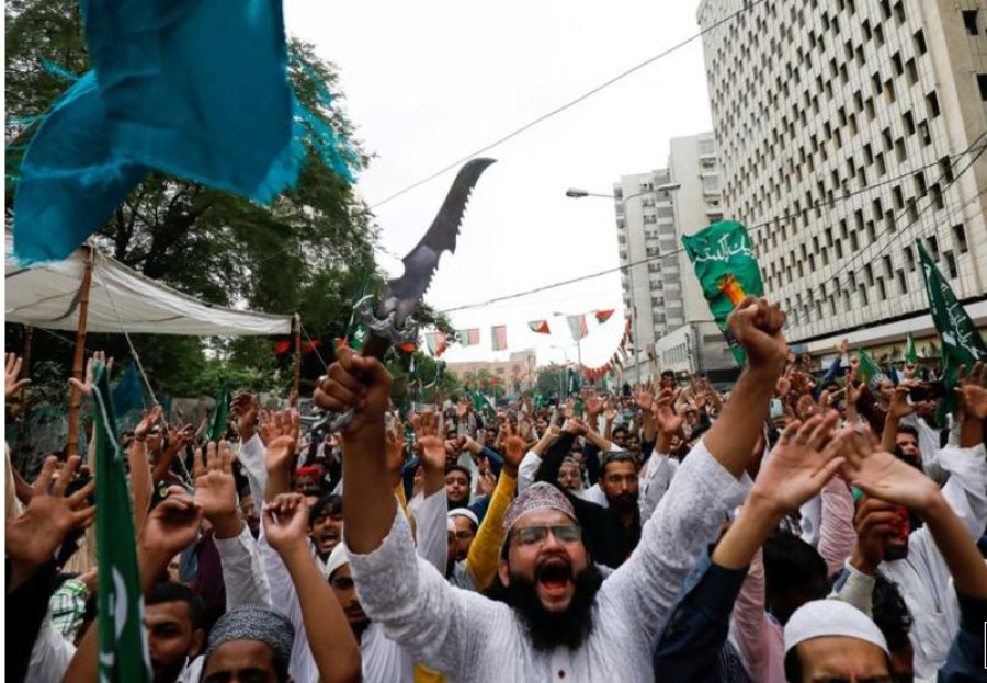 Pakistan summons French envoy to voice anger over Prophet cartoons