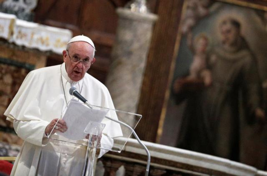Pope says same-sex couples should be covered by civil union laws