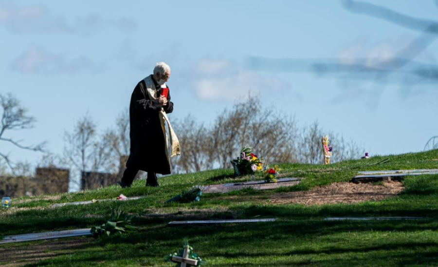 In grim milestone, United States logs world's highest coronavirus death toll