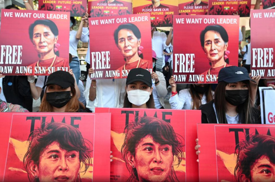 Myanmar protesters undaunted; Suu Kyi speaks to judge