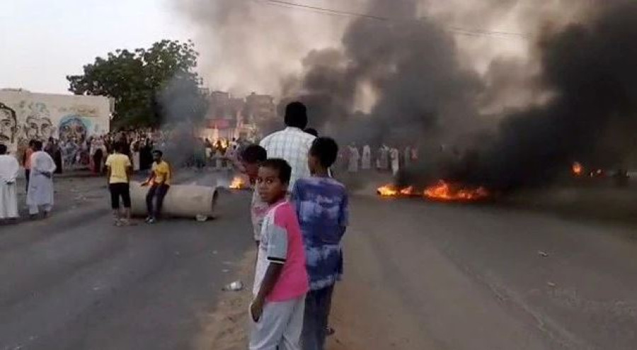 Ministers, party leaders detained in apparent coup in Sudan: sources