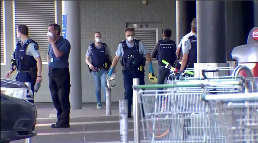 Police in New Zealand kill “extremist” who stabbed six in supermarket