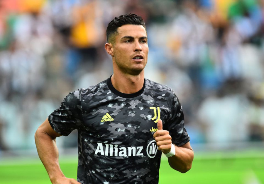 Cristiano Ronaldo sends a signed Juventus jersey to help 8yr old