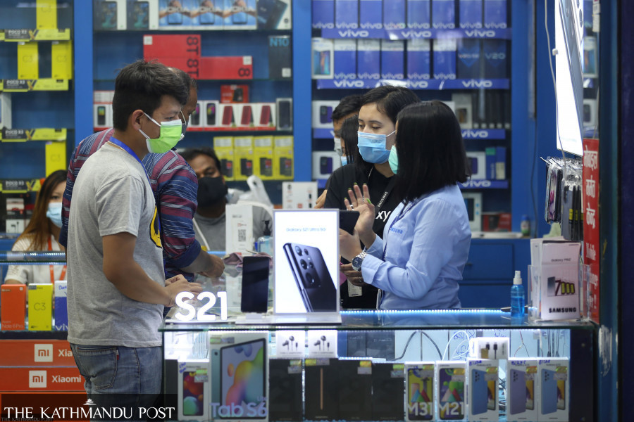 Grey market in mobiles thrives as device management system delayed