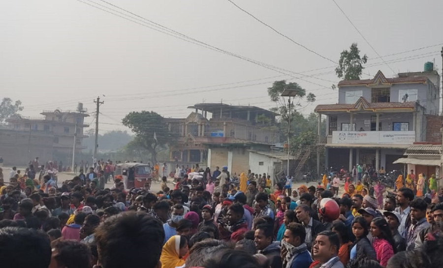 Four cops injured in clash with locals in Mahottari