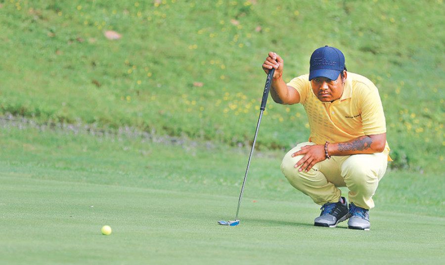 Sanjay and Bhuwan tied for lead