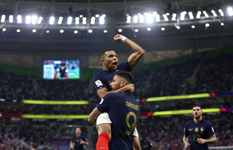Record Giroud, sublime Mbappe send France into quarter-finals with Poland win