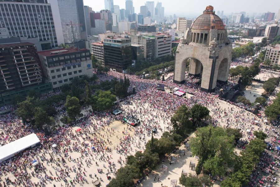 Tens of thousands protest Mexican president’s electoral reform plan