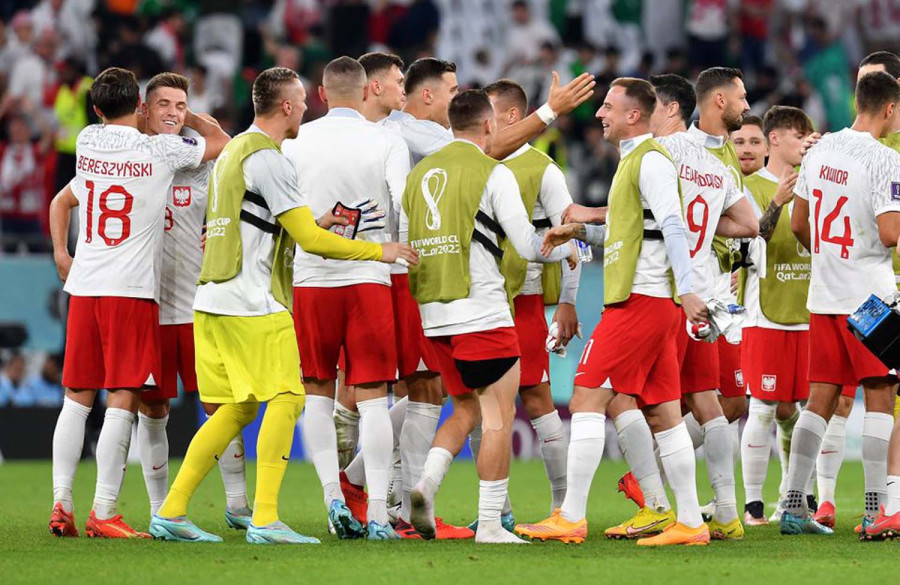 Plucky Poland near World Cup last 16 after stunning Saudi Arabia 2-0