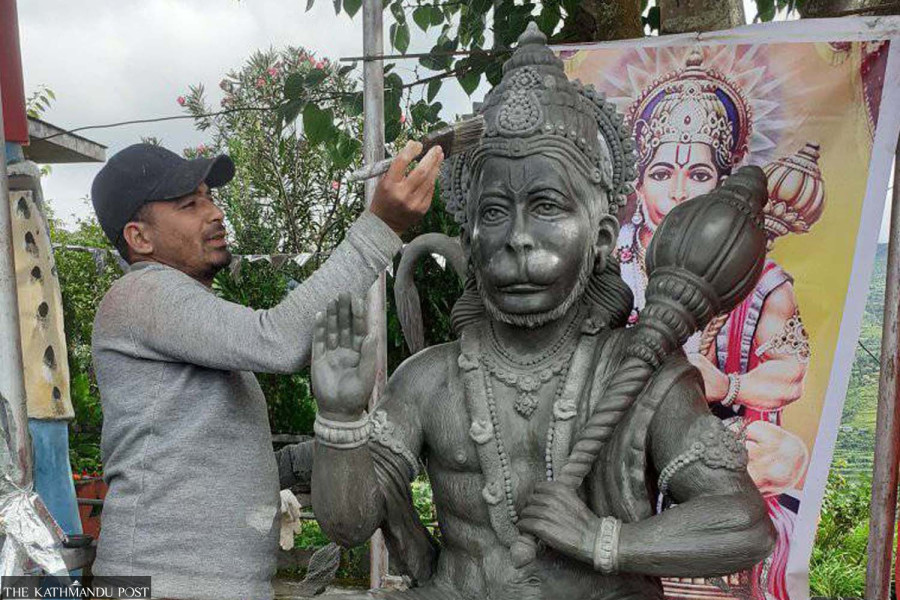 This self-taught artist turns cement into statues 