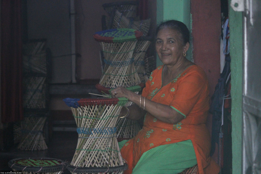 Handmade stools bring good income to entire village