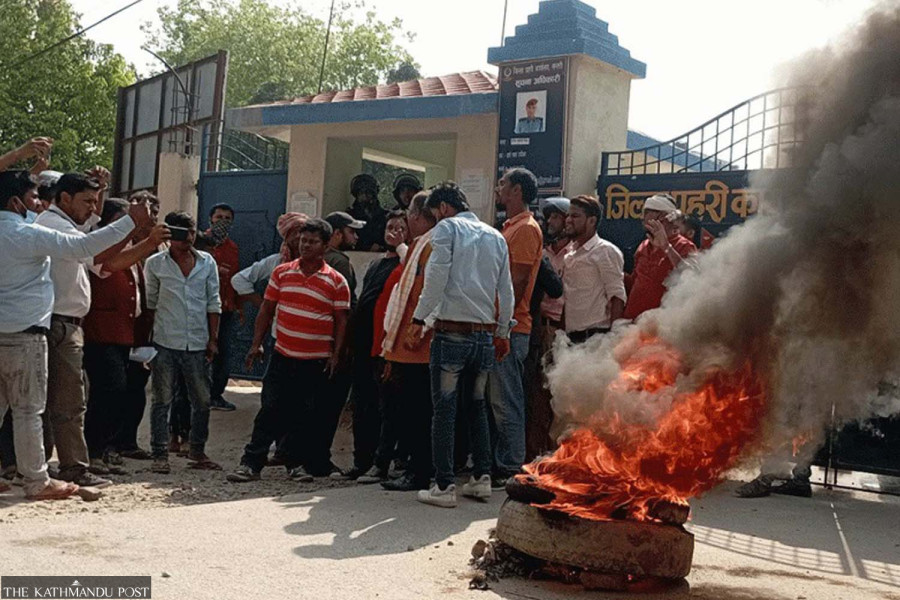 Janata Samajbadi cadres protest in Rajbiraj against police assaulting party leader